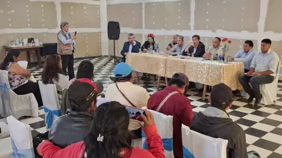 Mesa de diálogo con referentes de comunidades originarias de Coronel Cornejo y Mosconi.