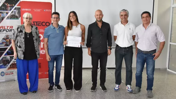 Entrega de certificados del Curso Universitario de Formación a Entrenadores de Atletismo.