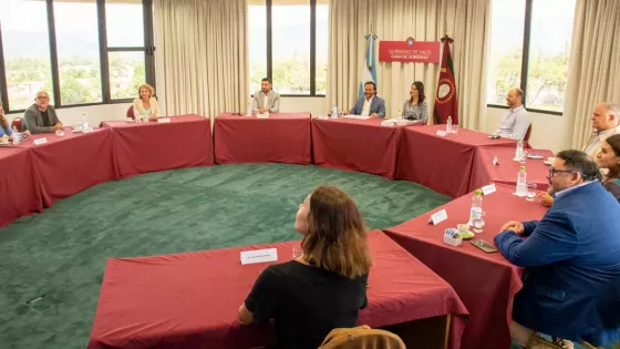 Sáenz se reunió con representantes del sector turístico, hotelero y gastronómico de Salta