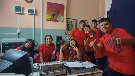 En verano, las radios escolares tienen voz