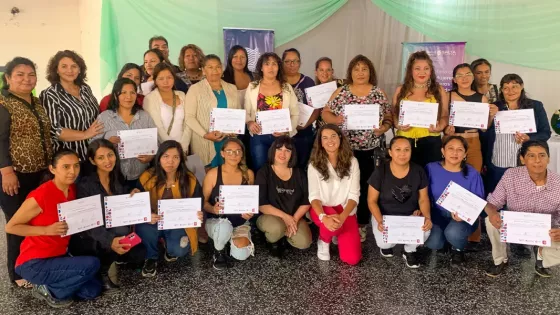 “Constructoras”, cada vez más federal: mujeres y LGBTIQ+ de Campo Santo egresaron del taller de colocación de cerámicos