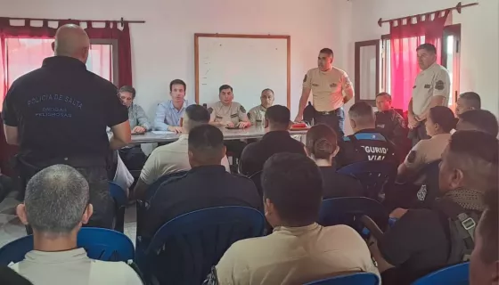 Exposición y análisis sobre el servicio policial en Metán