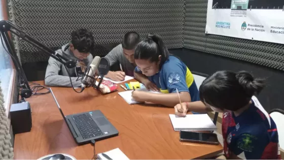 Educación refuerza las habilidades comunicacionales de los jóvenes en vacaciones