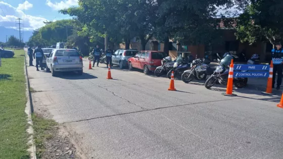 Seguridad Vial promueve las buenas prácticas de conducción con tareas preventivas en barrios de la Capital