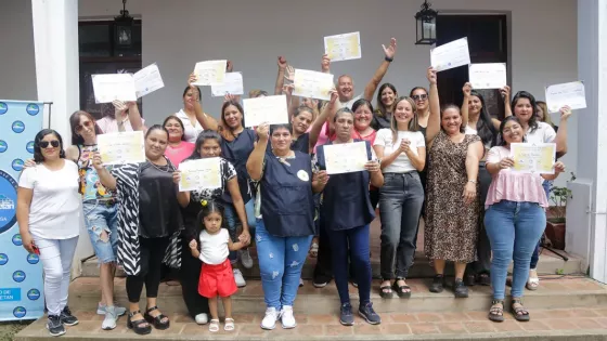 Mujeres emprendedoras de Metán finalizaron su formación en corte y confección